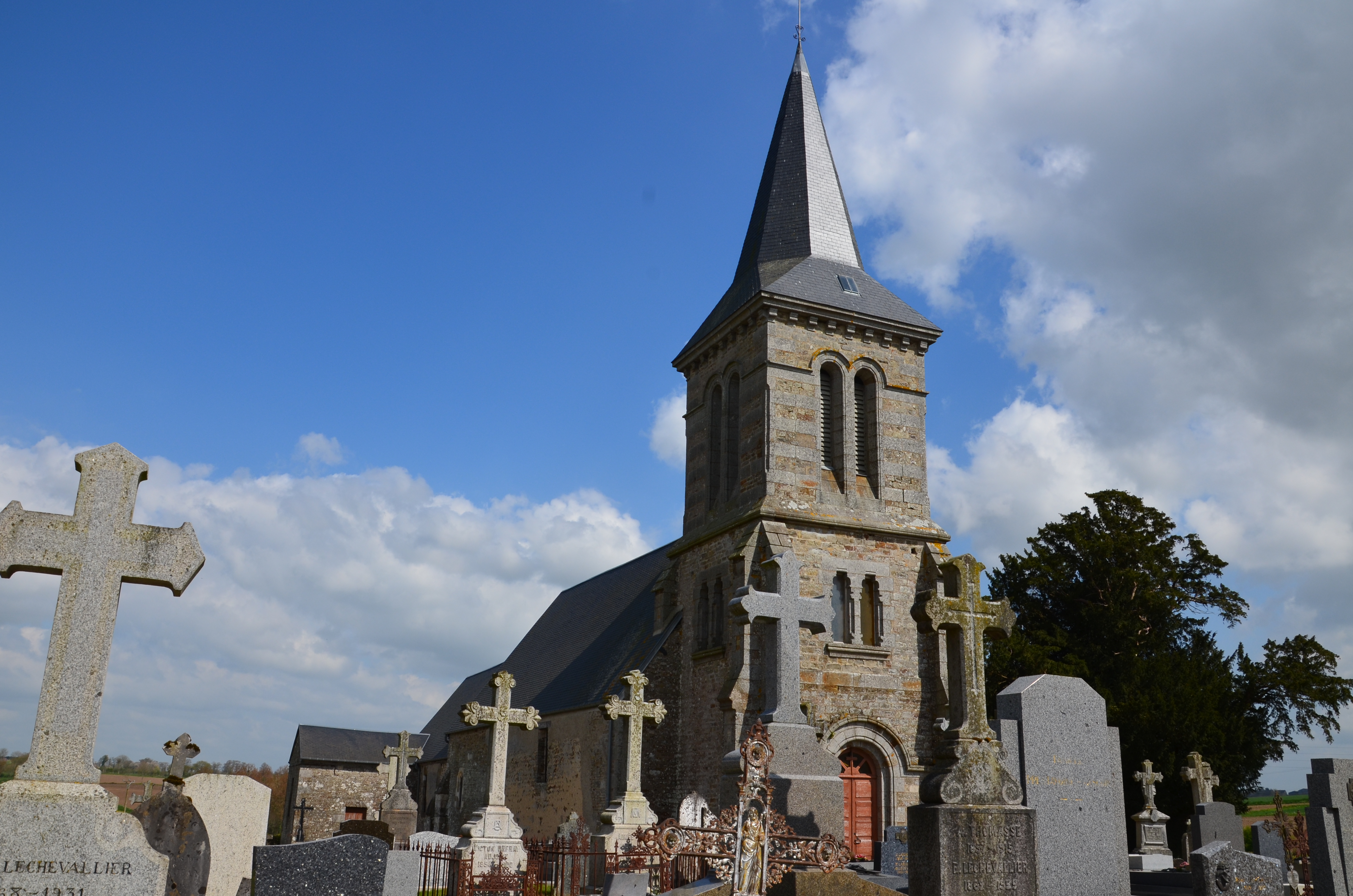 L'église Saint-Pierre de Pierres, commune déléguée de Valdallière