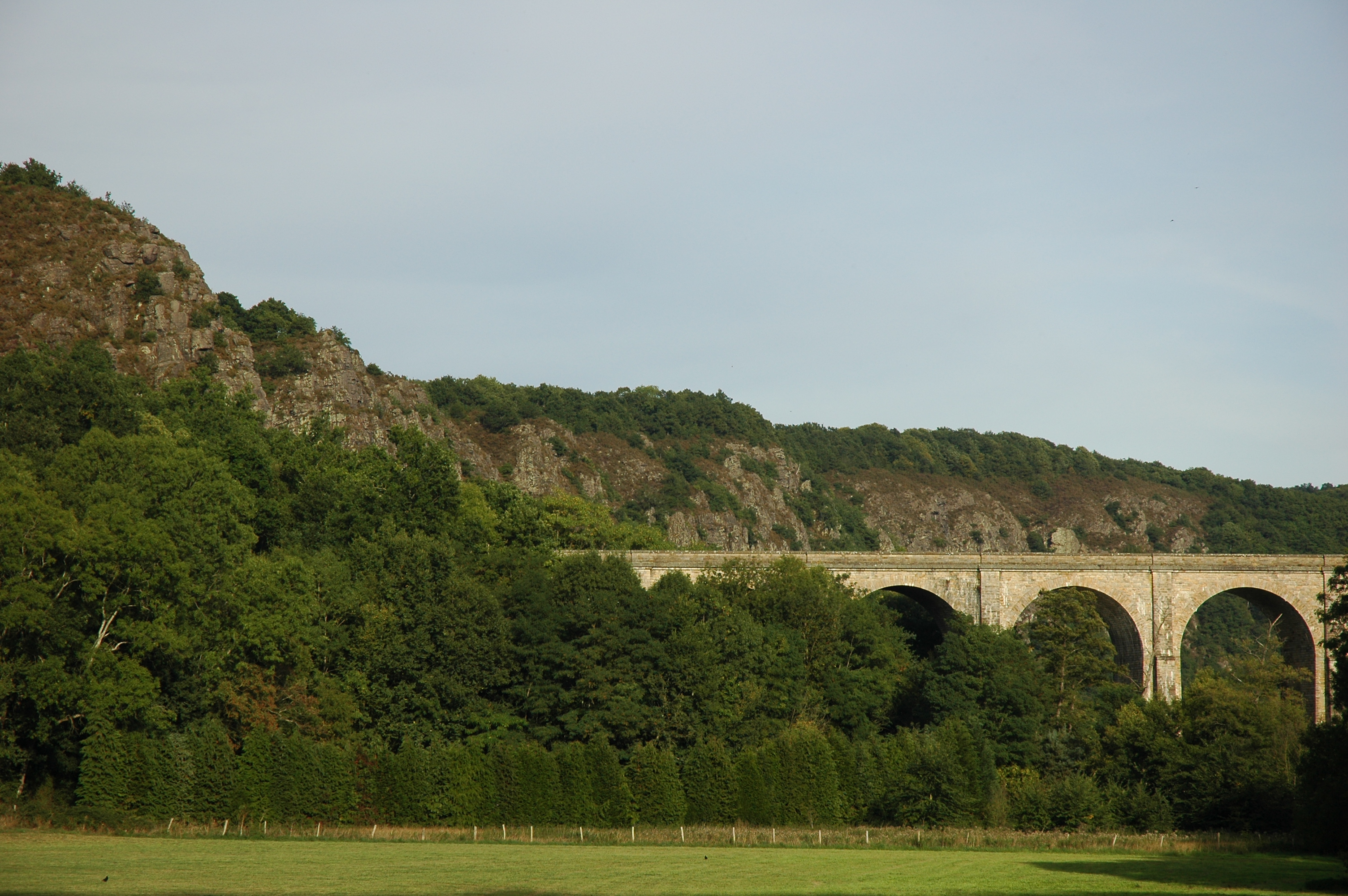 Le viaduc de Clécy, en Suisse normande, aux portes du Bocage virois